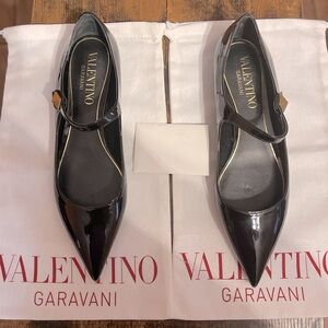 Valentino Garavani
Roman Stud Mary Jane
Ballerina Flats